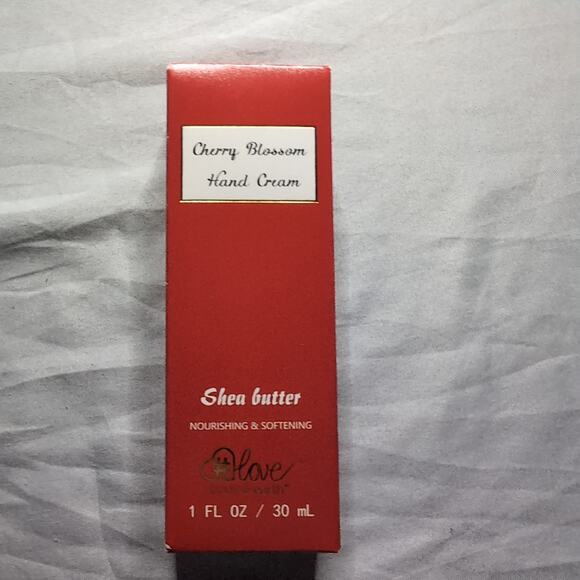 Lot of 4 Love Body & Earth Hand Cream Enriched Shea Butter Ocean Cherry Blossom - Picture 2 of 10